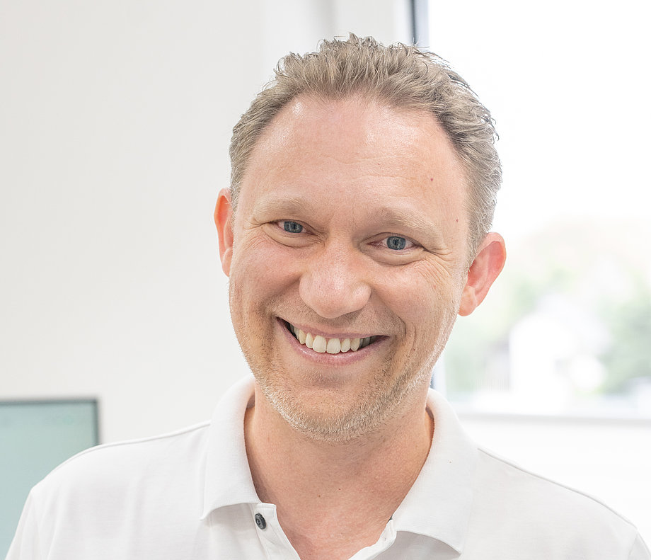 Portrait vom Zahnarzt Dr. Leonard Saul